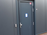 Nn building with roller door - afbeelding 19 van  20