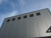 Nn building with roller door - afbeelding 20 van  20