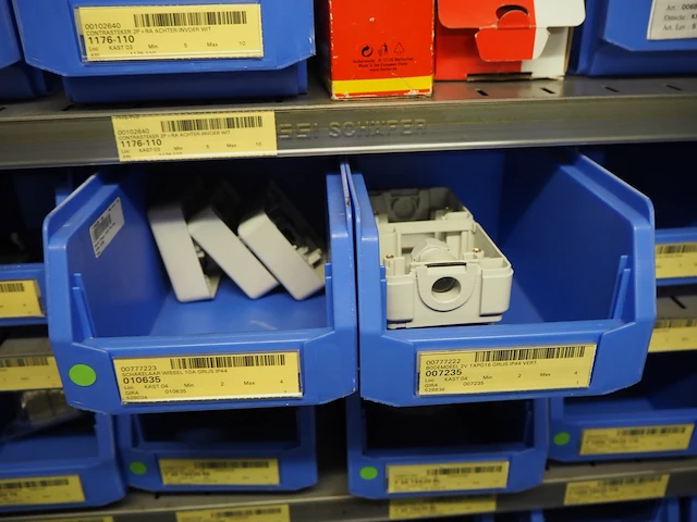 Nn cabinet with parts - afbeelding 6 van  18