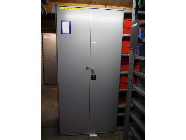 Nn cabinet with parts - afbeelding 1 van  18