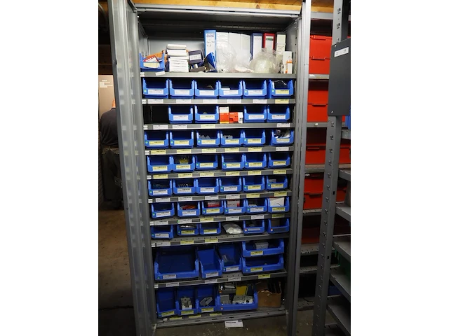 Nn cabinet with parts - afbeelding 11 van  18