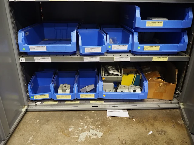 Nn cabinet with parts - afbeelding 12 van  18