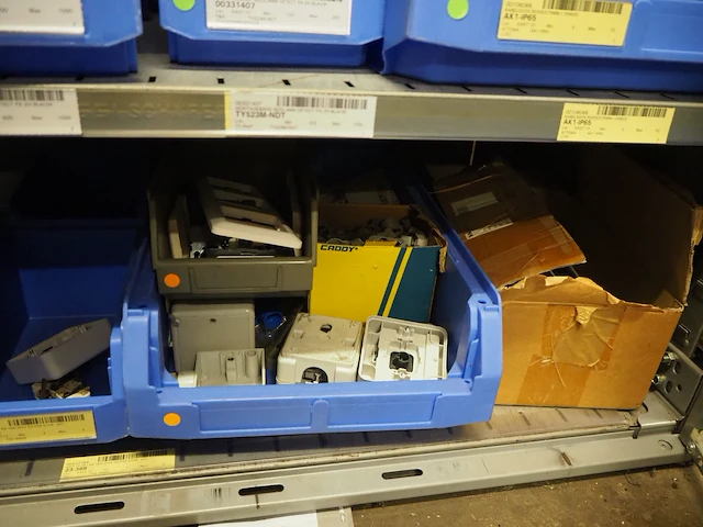 Nn cabinet with parts - afbeelding 13 van  18