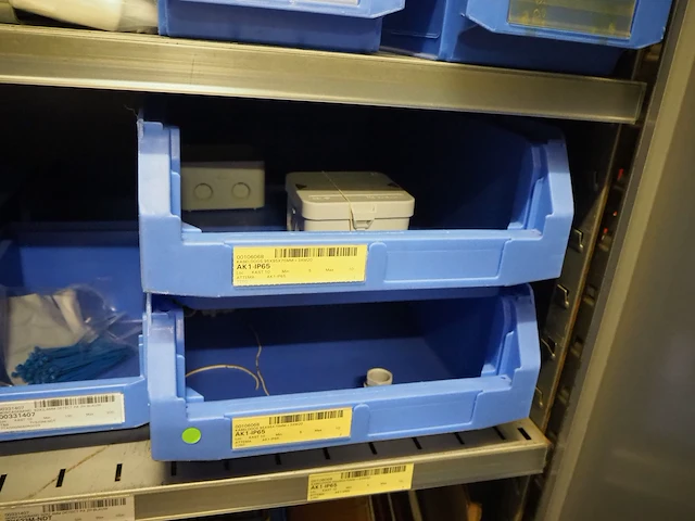 Nn cabinet with parts - afbeelding 14 van  18
