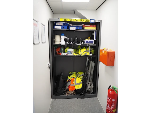 Nn cabinet with safety equipment - afbeelding 1 van  7