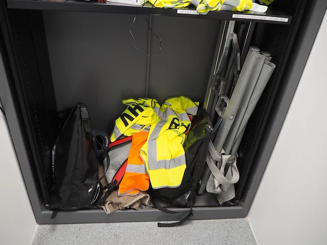 Nn cabinet with safety equipment - afbeelding 7 van  7