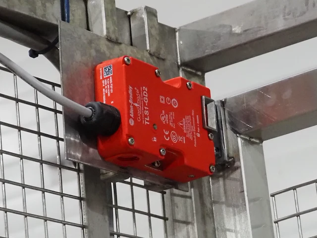 Nn cage - afbeelding 7 van  8