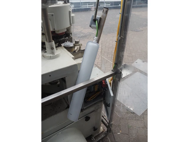 Nn can closing machine - afbeelding 8 van  18