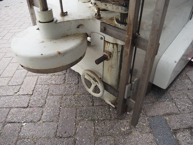 Nn can closing machine - afbeelding 9 van  18
