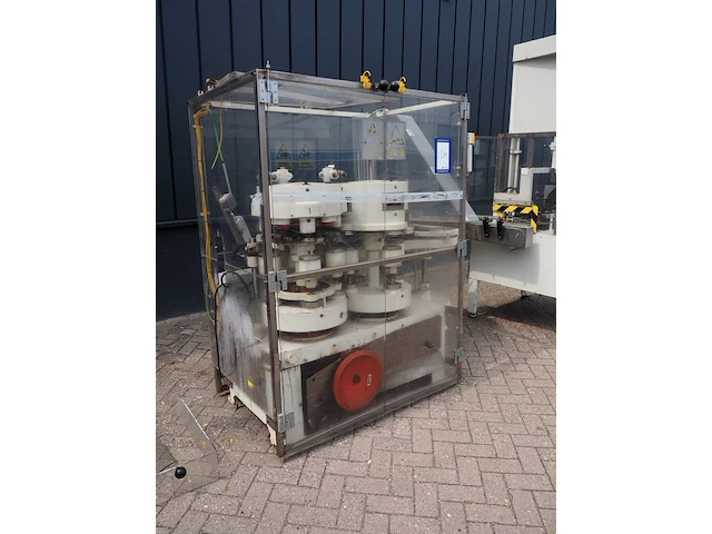 Nn can closing machine - afbeelding 11 van  18