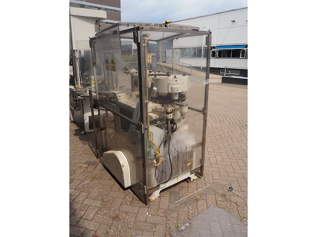 Nn can closing machine - afbeelding 12 van  18