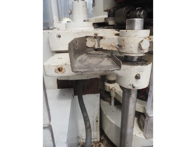 Nn can closing machine - afbeelding 13 van  18