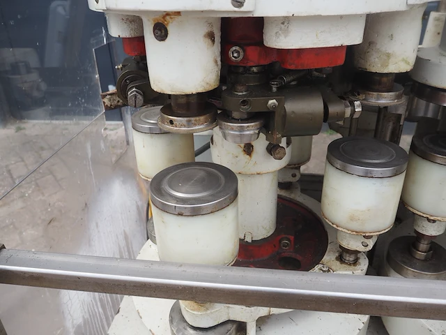 Nn can closing machine - afbeelding 15 van  18