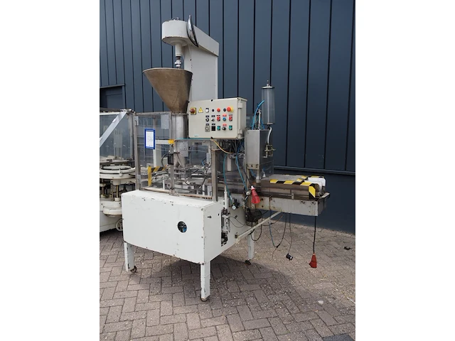 Nn can filling machine - afbeelding 11 van  18