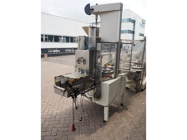 Nn can filling machine - afbeelding 12 van  18