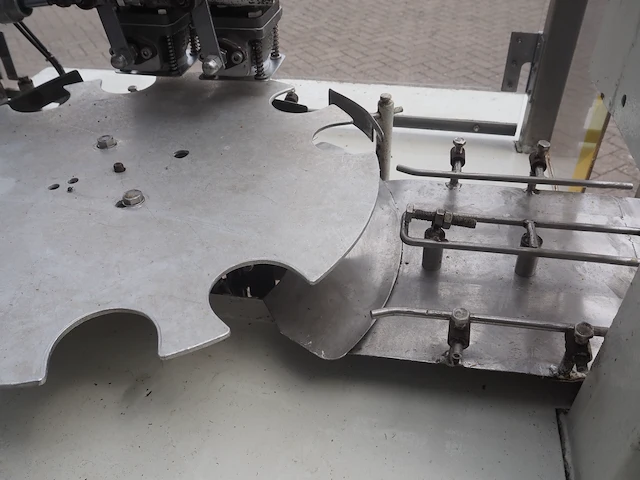 Nn can filling machine - afbeelding 15 van  18