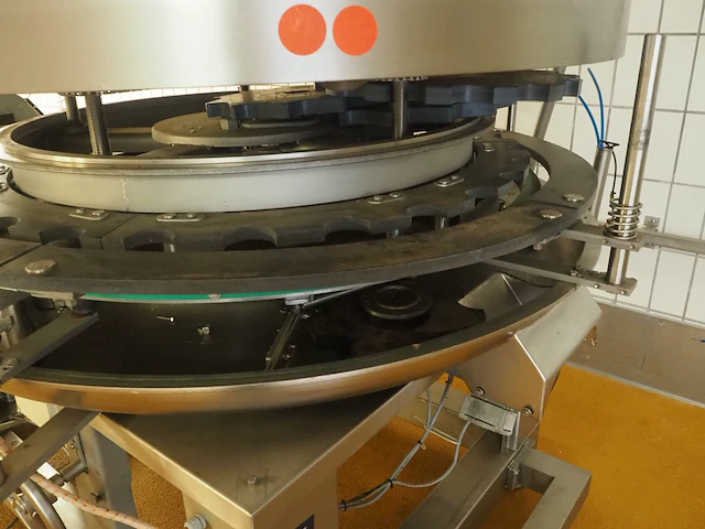 Nn can filling machine - afbeelding 10 van  12