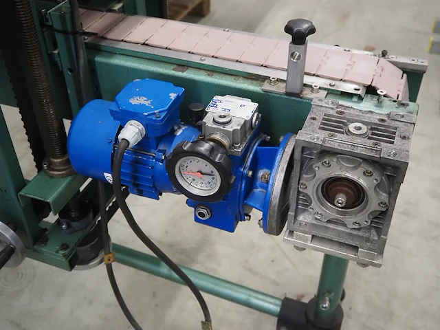 Nn cap closing machine - afbeelding 3 van  13