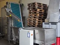Nn cap feeder