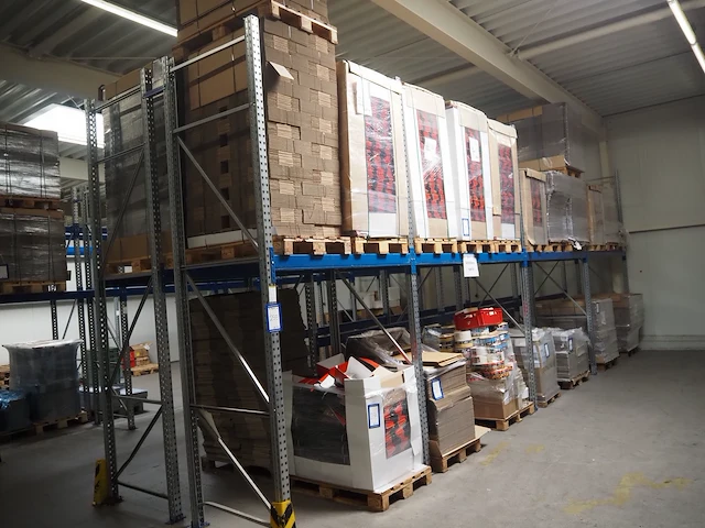 Nn carton boxes and labels - afbeelding 1 van  10