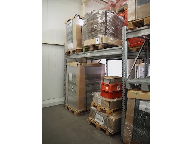 Nn carton boxes and plastic crates - afbeelding 2 van  10