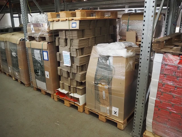 Nn carton boxes and plastic crates - afbeelding 6 van  10