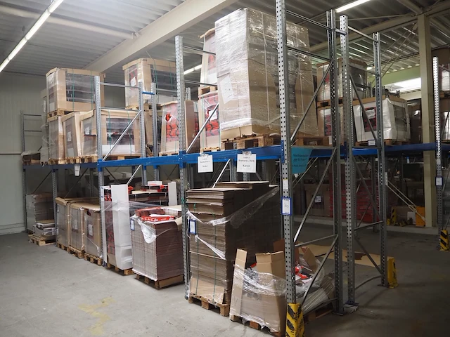 Nn carton boxes - afbeelding 1 van  8