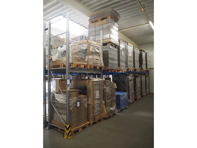 Nn carton boxes - afbeelding 1 van  9