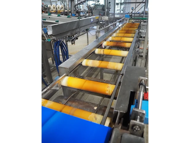 Nn cheese board loading line - afbeelding 19 van  20