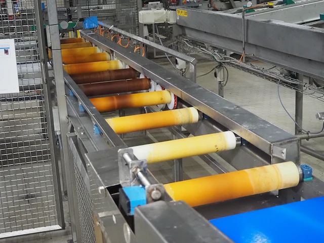 Nn cheese board loading line - afbeelding 16 van  17