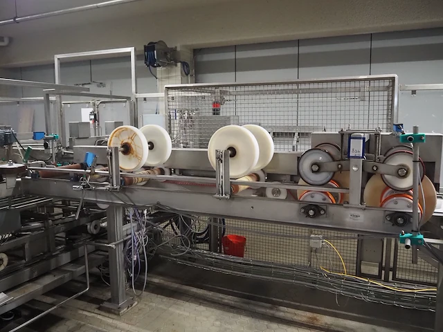 Nn cheese wheel tilting line - afbeelding 34 van  38