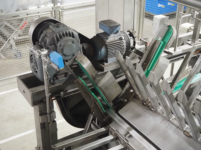 Nn cheese wheel tilting line - afbeelding 36 van  38