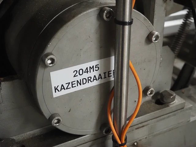 Nn cheese wheel tilting line - afbeelding 38 van  38