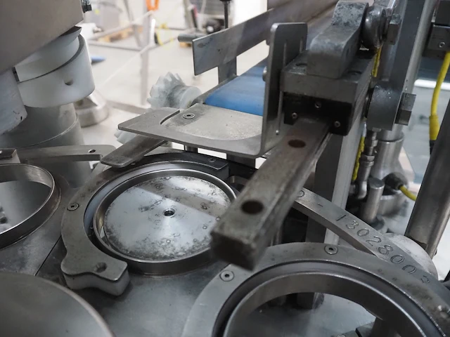 Nn cup filling and sealing machine - afbeelding 10 van  41