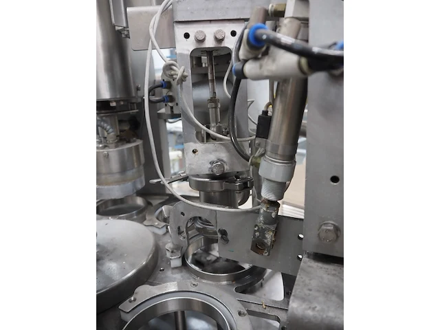 Nn cup filling and sealing machine - afbeelding 40 van  41