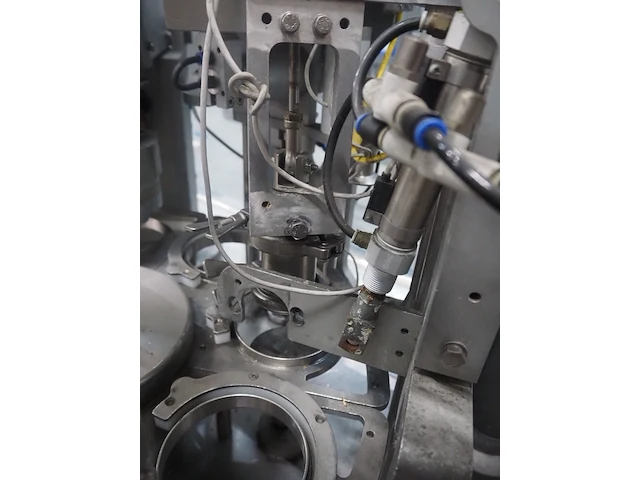 Nn cup filling and sealing machine - afbeelding 3 van  32