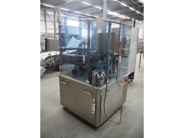 Nn cup filling and sealing machine - afbeelding 23 van  32