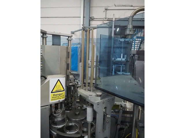 Nn cup filling and sealing machine - afbeelding 28 van  32