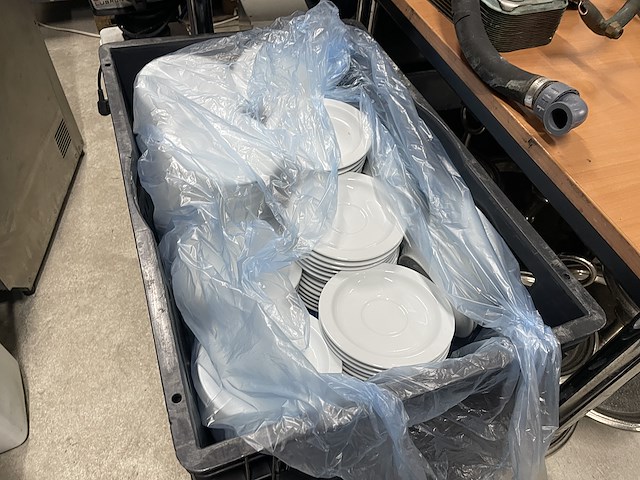 Nn cups and saucers - afbeelding 4 van  7