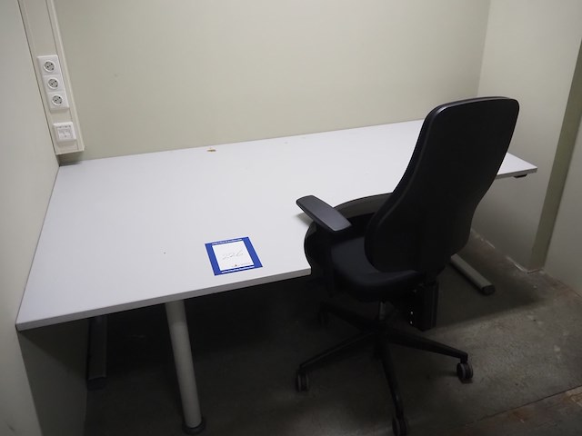 Nn desk - afbeelding 1 van  2