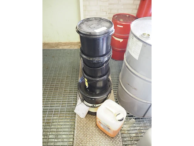 Nn drip trays with oil - afbeelding 4 van  38