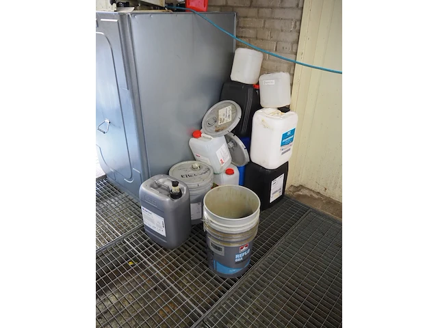 Nn drip trays with oil - afbeelding 11 van  38