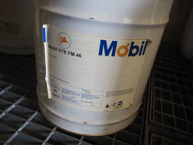 Nn drip trays with oil - afbeelding 22 van  38