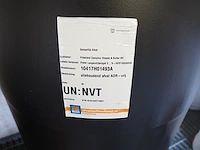 Nn drip trays with oil - afbeelding 24 van  38