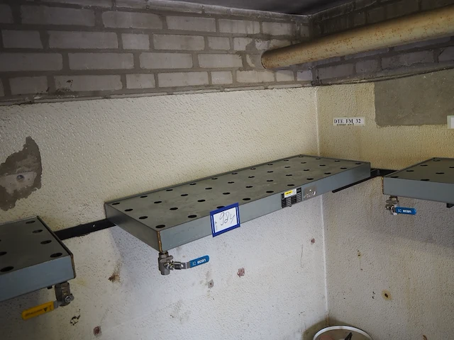 Nn drip trays with oil - afbeelding 26 van  38