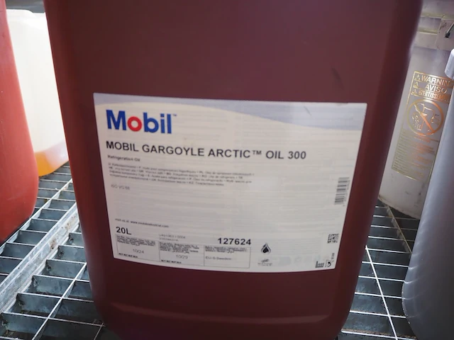 Nn drip trays with oil - afbeelding 34 van  38