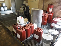 Nn drip trays with oil - afbeelding 35 van  38