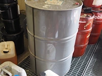 Nn drip trays with oil - afbeelding 38 van  38