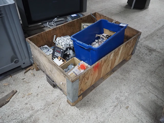Nn electric parts and fuses - afbeelding 1 van  6
