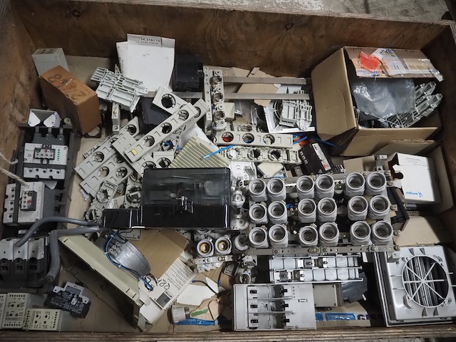 Nn electric parts and fuses - afbeelding 7 van  7